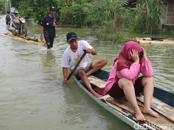 Kondisi banjir di Desa Ngastorejo, Kecamatan Jakenan, Pati, Selasa (3/1/2023).
