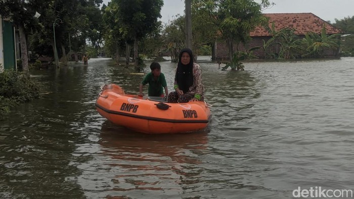 Kondisi banjir di Desa Prampelan, Sayung, Demak masih tergenang, Selasa (3/1/2023) sekitar pukul 14.00 WIB.