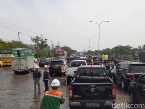 Banjir Jalan Kaligawe Semarang Mulai Surut, Ini Titik yang Masih Tergenang
