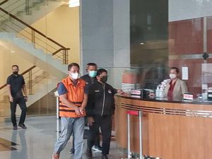 Saat AKBP Bambang Kayun Diborgol-Berompi Tahanan KPK
