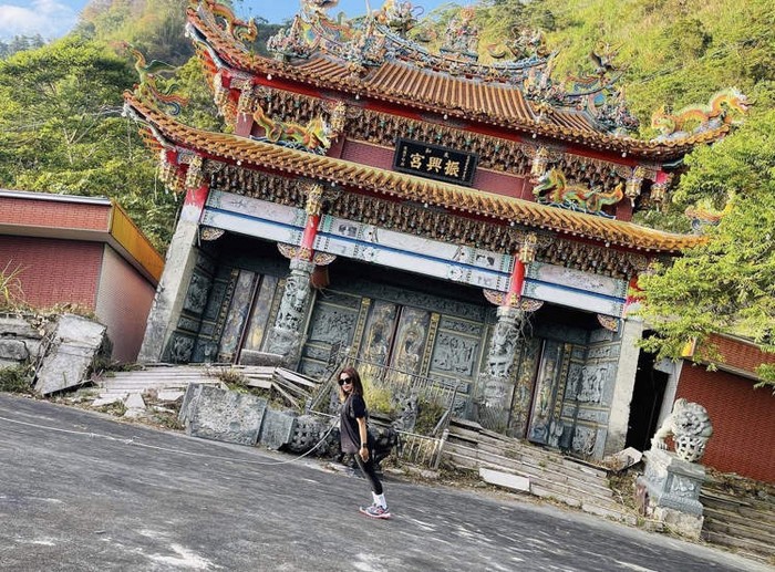 Kuil miring di Taiwan