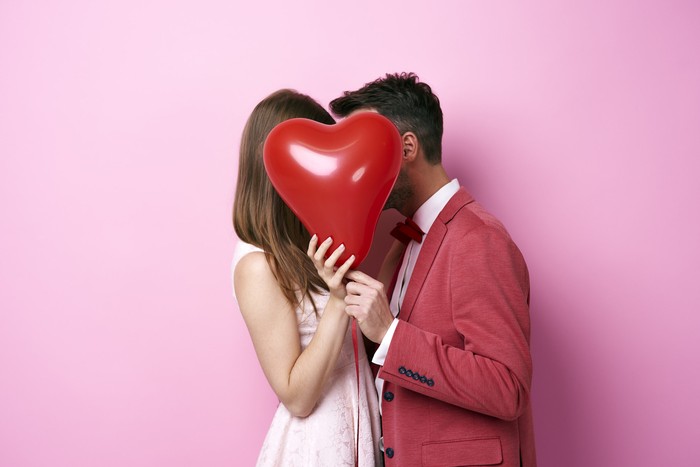 Lakukan Tradisi Makan Anggur di Malam Tahun Baru, Wanita Ini Langsung Dapat Pacar