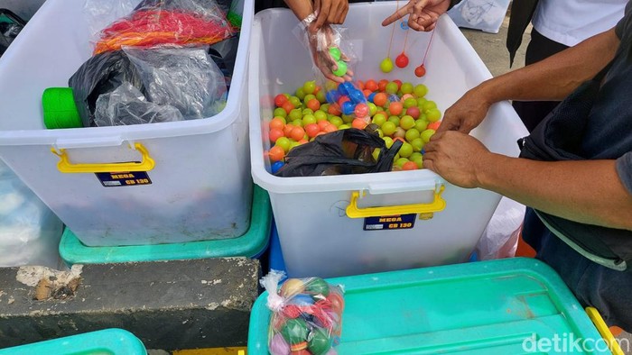 Geliat bisnis mainan lato-lato di Pasar Asemka Jakarta Barat
