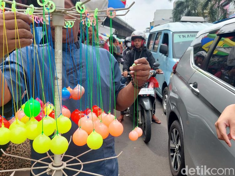 Lato-lato, Viral dan Cuan