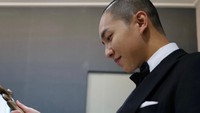 Namun Lee Seung Gi membantah dan menyebut penampilannya untuk film terbaru. Foto: (dok. Instagram @byhumanmade)