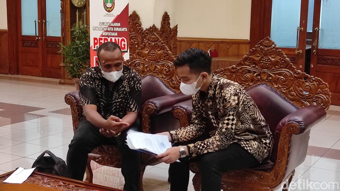 Lenol saat menemui Gibran di Balai Kota Solo, Selasa (3/1/2023).