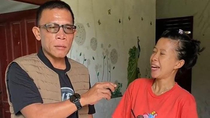 Masinton Pasaribu dan mantan honorer Pemkab Tapteng (Foto: Istimewa)