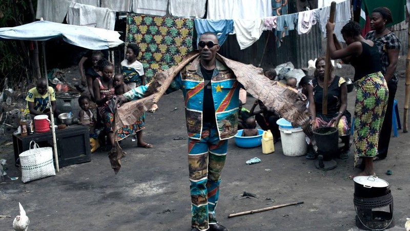 La sape merupakan sebuah komunitas di Kongo yang berdandan layaknya orang kaya. Namun, hidup mereka melarat dan rela tidak makan demi penampilannya.