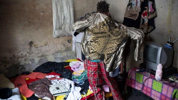 Namun kenyataannya, hidup mereka melarat. Mereka rela tidak makan dan bahkan berutang demi tampil gaya. (Per-Anders Pettersson/Getty Images)
