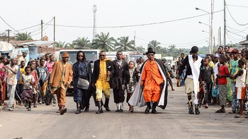 La Sape adalah suatu komunitas di Kongo, Afrika. Anggota yang berada di komunitas ini disebut dengan Sapeur. Mereka viral di media sosial sampai ke luar negeri. (Junior D. Kannah/Getty Images)