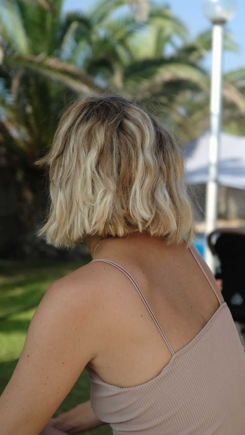 Model Rambut Short Beachy Angled Bob