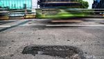 Hati-hati Gaes, Jalan Layang Pancoran Banyak Lubang dan Membahayakan