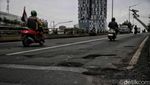Hati-hati Gaes, Jalan Layang Pancoran Banyak Lubang dan Membahayakan