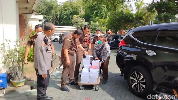 pelimpahan berkas tragedi kanjuruhan ke pengadilan negeri surabaya