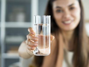 7 Hal yang Terjadi pada Tubuh Kalau Kurang Minum Air Putih