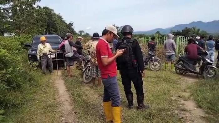 Petani cekcok dengan PTPN di Enrekang lantaran lahan kebun mau digusur.