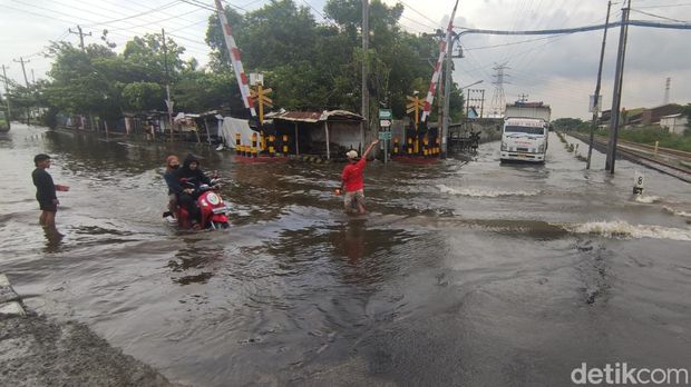Potret banjir kawasan Kaligawe Semarang, Rabu (3/1/2022).