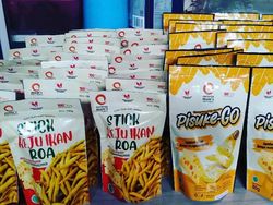 Unik! UMKM Ini Sulap Ikan Roa-Pisang Goroho Jadi Camilan