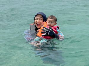 Alasan Khusus Ria Ricis Sering Ajak Moana Main ke Pantai