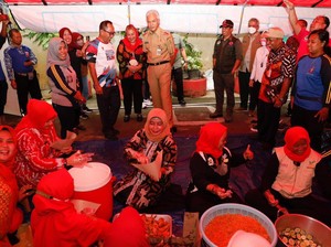 Relawan Ganjar Gaet Milenial Gelar Aksi Bersih-bersih di Lubuklinggau