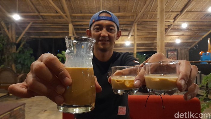 Sajian kopi Liberika di De Landing, Sumedang.