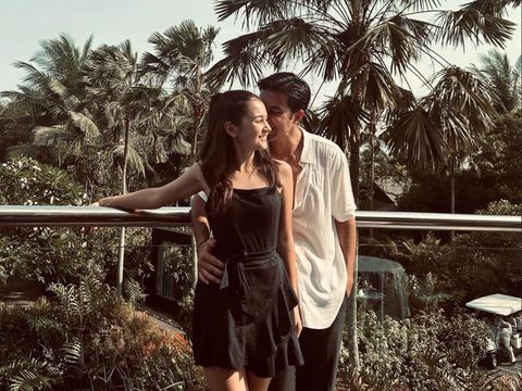 Sandrinna Michelle dan Junior Roberts