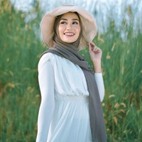 Di akun Instagram pribadinya, Septia kerap membagikan foto OOTD dan berbagai kegiatannya sehari-hari. Septia cenderung memilih busana yang kasual dan feminin untuk sehari-hari dan kegiatan lainnya. Foto: Dok. Instagram @septiasiregar17