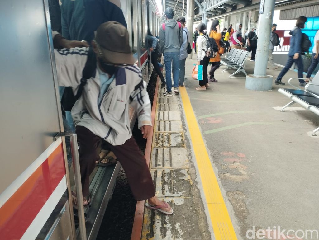 Stasiun Kampung Bandan, celah peron terlalu lebar, 3 Januari 2023. (Brigitta Belia/detikcom)