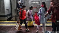 Mereka kembali ke Jakarta usai mengisi libur Nataru di sejumlah wilayah di Pulau Jawa.