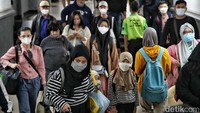 Sedangkan sisanya turun di stasiun lain di Daop 1 Jakarta yang melayani penumpang turun seperti Jatinegara, Bekasi, Cikarang Cikampek dan Karawang. 