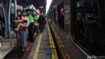 Potret Stasiun Pasar Senen Dipadati Penumpang Arus Balik Nataru