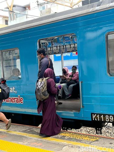 Stasiun Tebet, celah peron tinggi. 3 Januari 2023. (M Hanafi Aryan/detikcom)