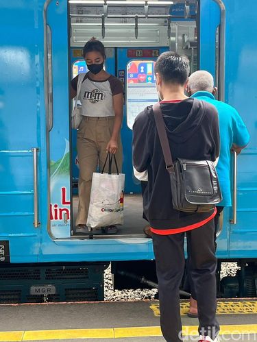 Stasiun Tebet, celah peron tinggi. 3 Januari 2023. (M Hanafi Aryan/detikcom)