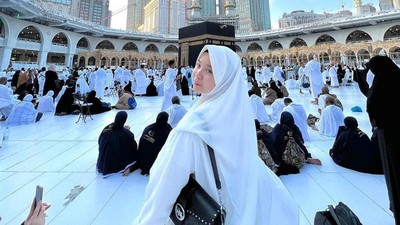Syiva Angel Serasa di Dunia Berbeda saat Umrah