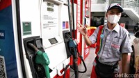 Sementara Direktur Utama PT Pertamina (Persero), Nicke Widyawati mengatakan, selain Pertamax, ada BBM nonsubsidi lain yang ikut turun harga. Namun, dia tidak mengurai detail harganya seperti apa. Pradita Utama/detikcom