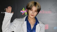 Kim Jae Joong pun berkarier solo dan merambah ke dunia akting. Hingga kini, eksistensi Kim Jae Joong di industri hiburan tetap abadi. (Foto: Jun Sato/WireImage) 