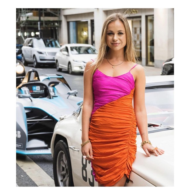 Wanita 27 tahun itu berada di bawah agensi Storm Models yang juga memanajeri model-model terkenal Inggris, seperti Kate Moss dan Cara Delevingne.Foto: Instagram @amelwindsor