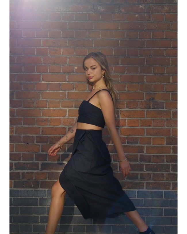 Sebagai model, Lady Amelia tak jarang menghiasi sampul majalah dan parade busana brand terkenal, termasuk Dolce & Gabbana. Ia juga menjadi brand ambassador dari Illamasqua. Foto: Instagram @amelwindsor