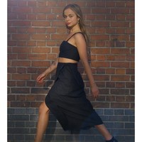 Sebagai model, Lady Amelia tak jarang menghiasi sampul majalah dan parade busana brand terkenal, termasuk Dolce & Gabbana. Ia juga menjadi brand ambassador dari Illamasqua. Foto: Instagram @amelwindsor