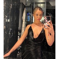 Amelia telah lama jadi perbincangan karena pesonanya terlebih ia terjun ke dunia modeling. Wanita yang merupakan cucu dari sepupu Ratu Elizabeth tersebut juga cukup aktif di media sosial. Foto: Instagram @amelwindsor