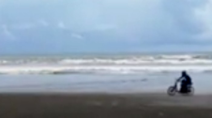 Balapan liar diujunggenteng
