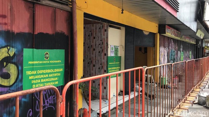 Bangunan pertokoan di Jalan Perwakilan, Jogja, ditutup hari ini, Rabu (4/1/2023).