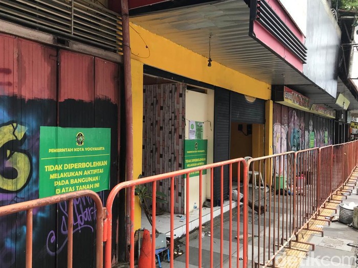Bangunan pertokoan di Jalan Perwakilan, Jogja, ditutup hari ini, Rabu (4/1/2023).