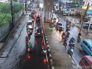 Banjir di Dekat Seskoal Jaksel Surut, Lalin Mulai Terurai