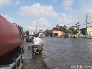 Banjir di Trimulyo Semarang Capai 1 Meter, Puluhan Warga Mengungsi