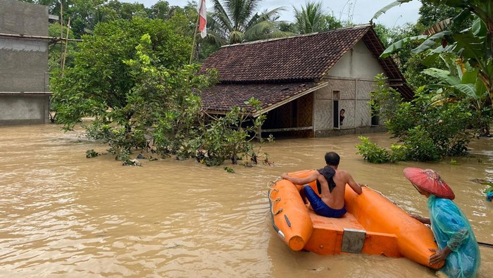 Banjir di Kecamatan Cimarga, Lebak, (3/1) kemarin. (dok. Istimewa)