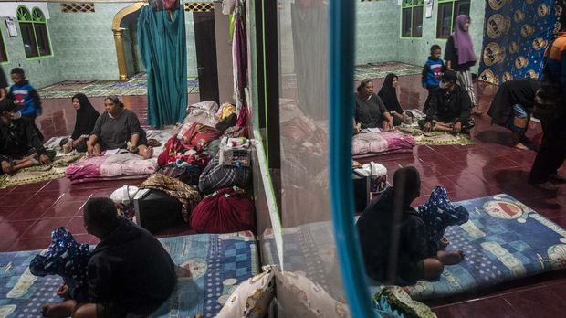 Banjir di Lebak Banten terjadi di tiga titik kecamatan wilayah tersebut. Warga yang terdampak pun sudah mengungsi ke tempat yang lebih aman.