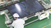 Saat ini mayoritas solar panel di dunia adalah buatan China, mencapai sekitar 70%-80%.