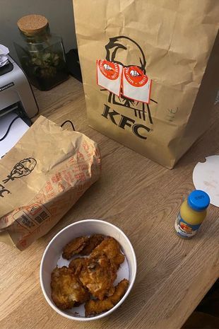 Beli Seember Ayam KFC Rp 673 Ribu, Keluarga Ini Tak Diberi 27 Potong Ayam