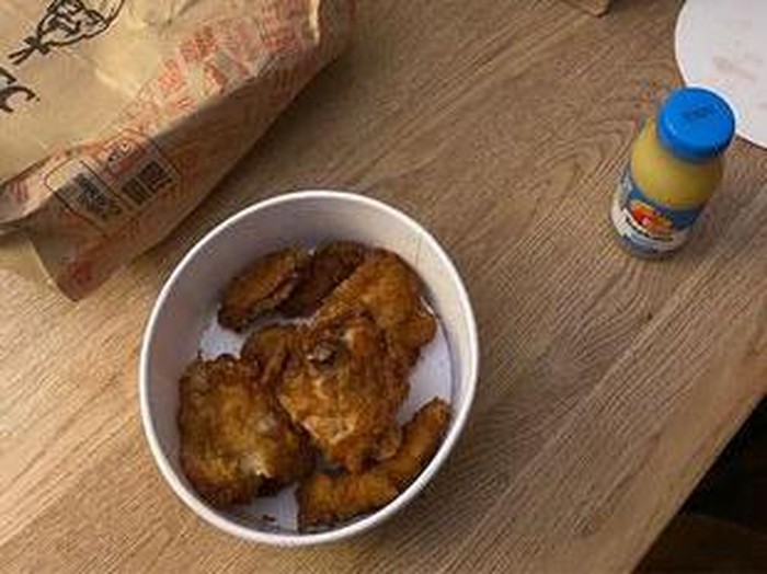 Beli Seember Ayam KFC Rp 673 Ribu, Keluarga Ini Tak Diberi 27 Potong Ayam